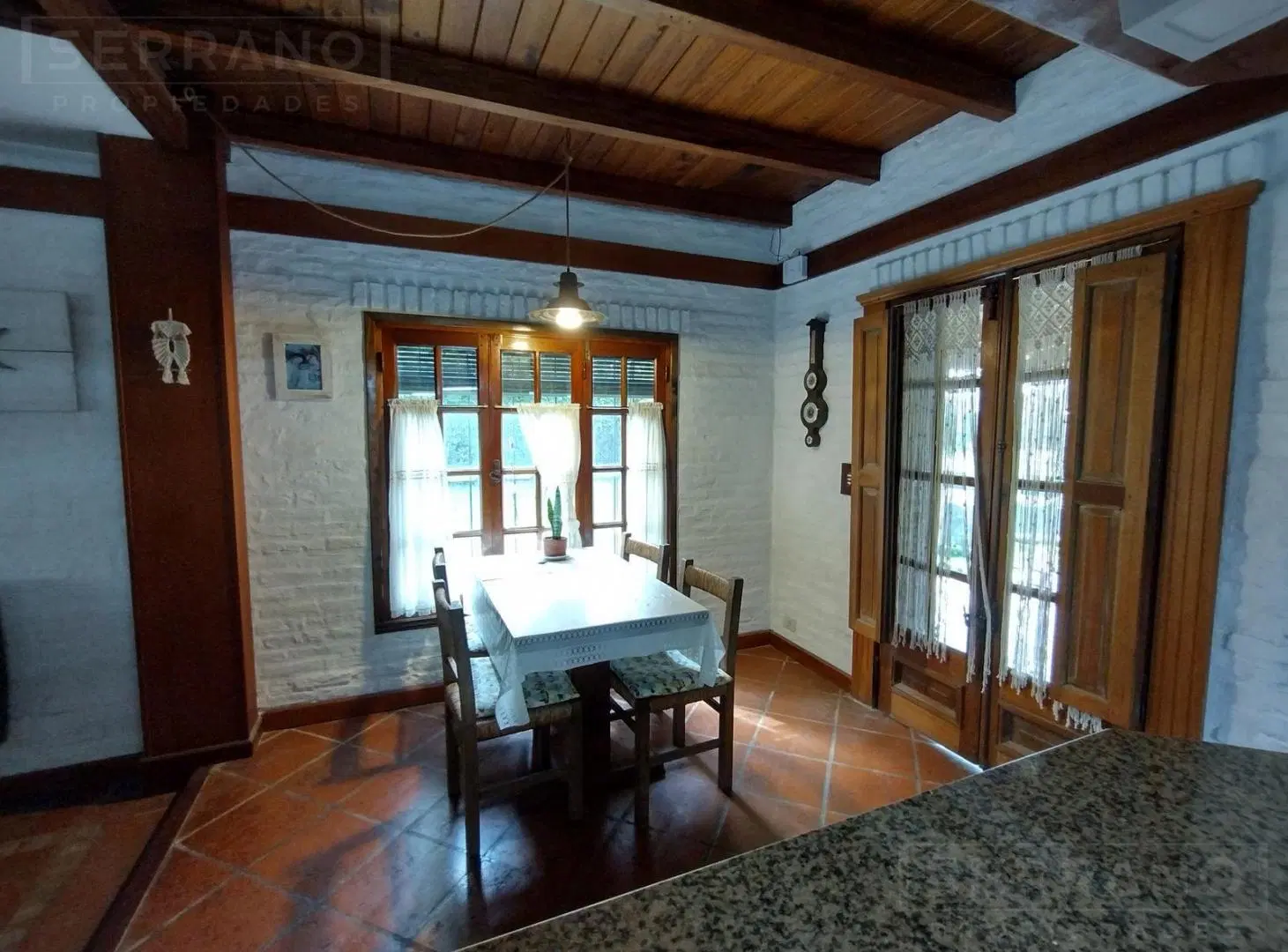 Venta. Casa Estilo Campo. 4 Amb. Lote 1.460 M2. Barrio Parque Sakura 5