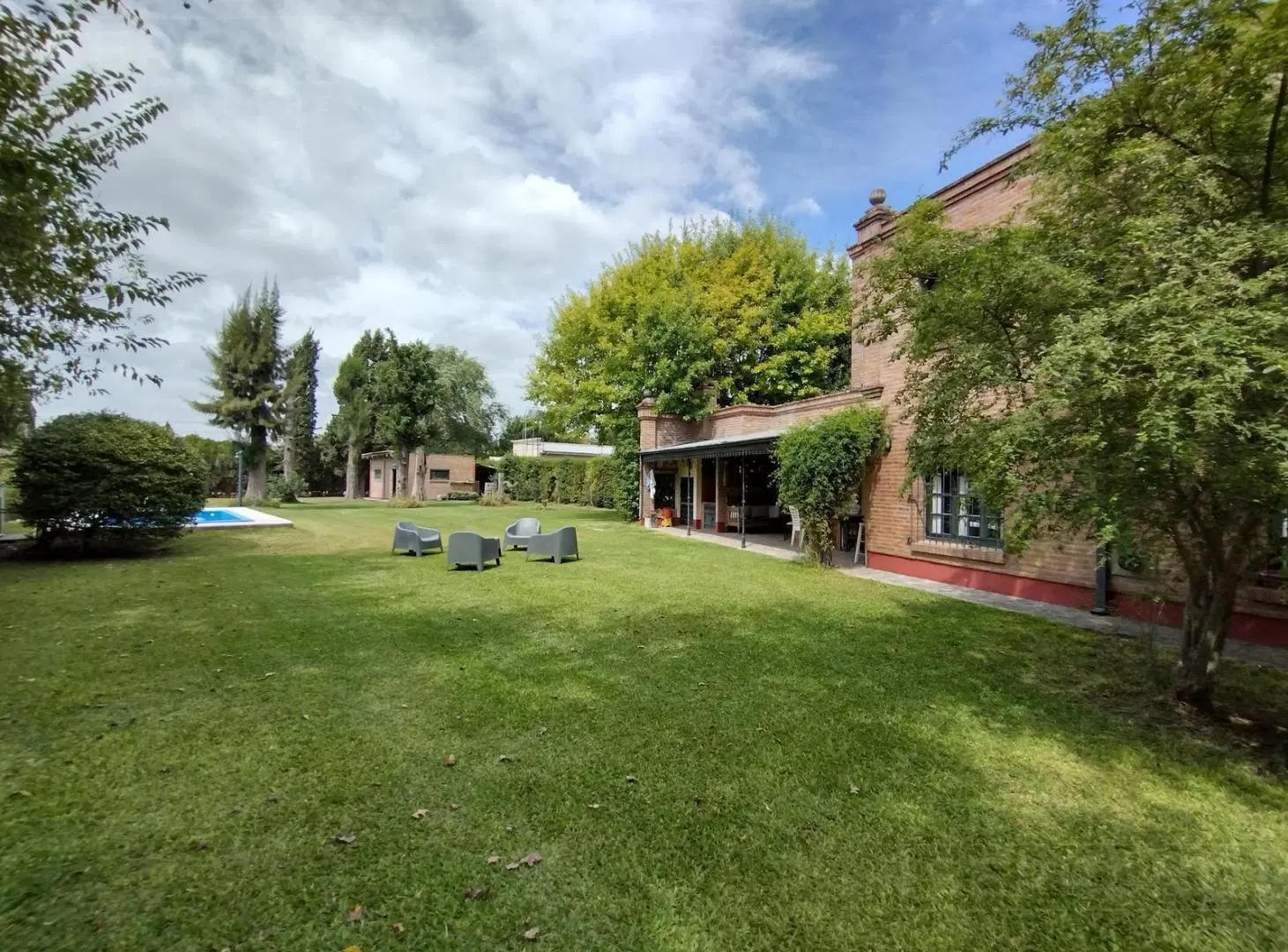 Venta. Casa Estilo Campo. 4 Amb. Lote 1.460 M2. Barrio Parque Sakura 2