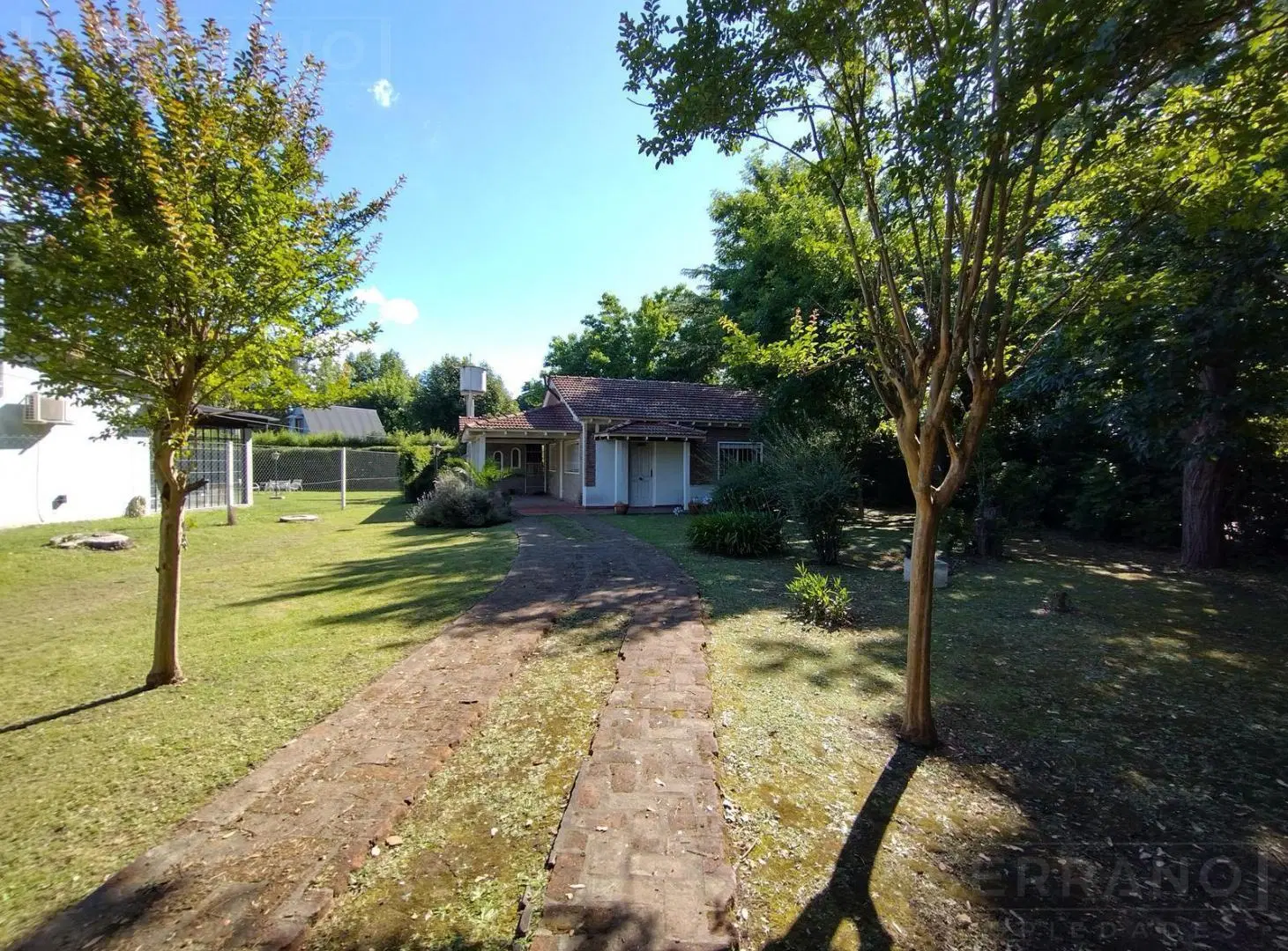 Venta Casa 3 amb Sobre lote de 1410 m2. APTA CREDITO. Parque Sakura. Exaltacion de la Cruz 1