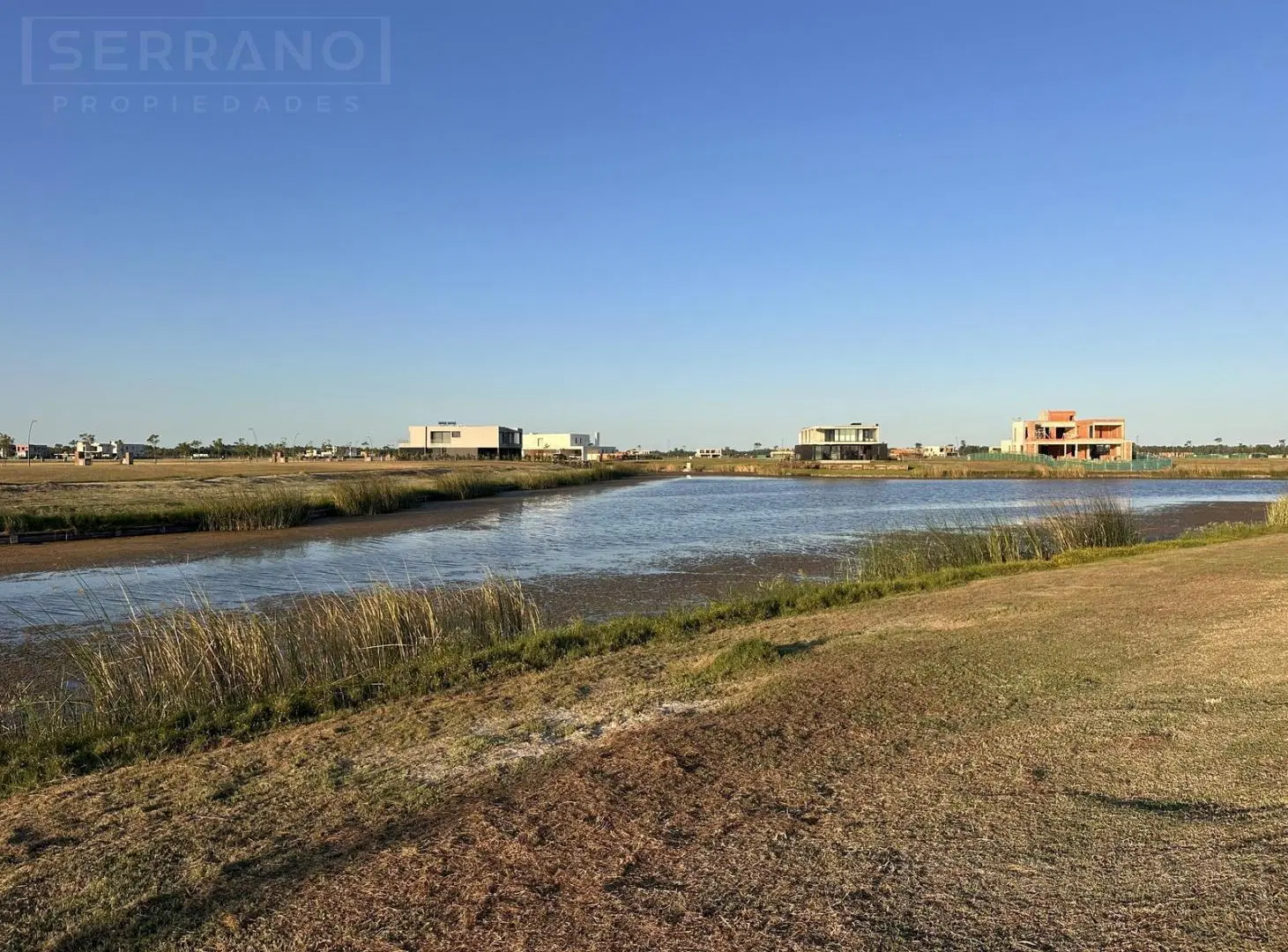 Lote en venta al agua en Amarras, Puertos del Lago Escobar 5