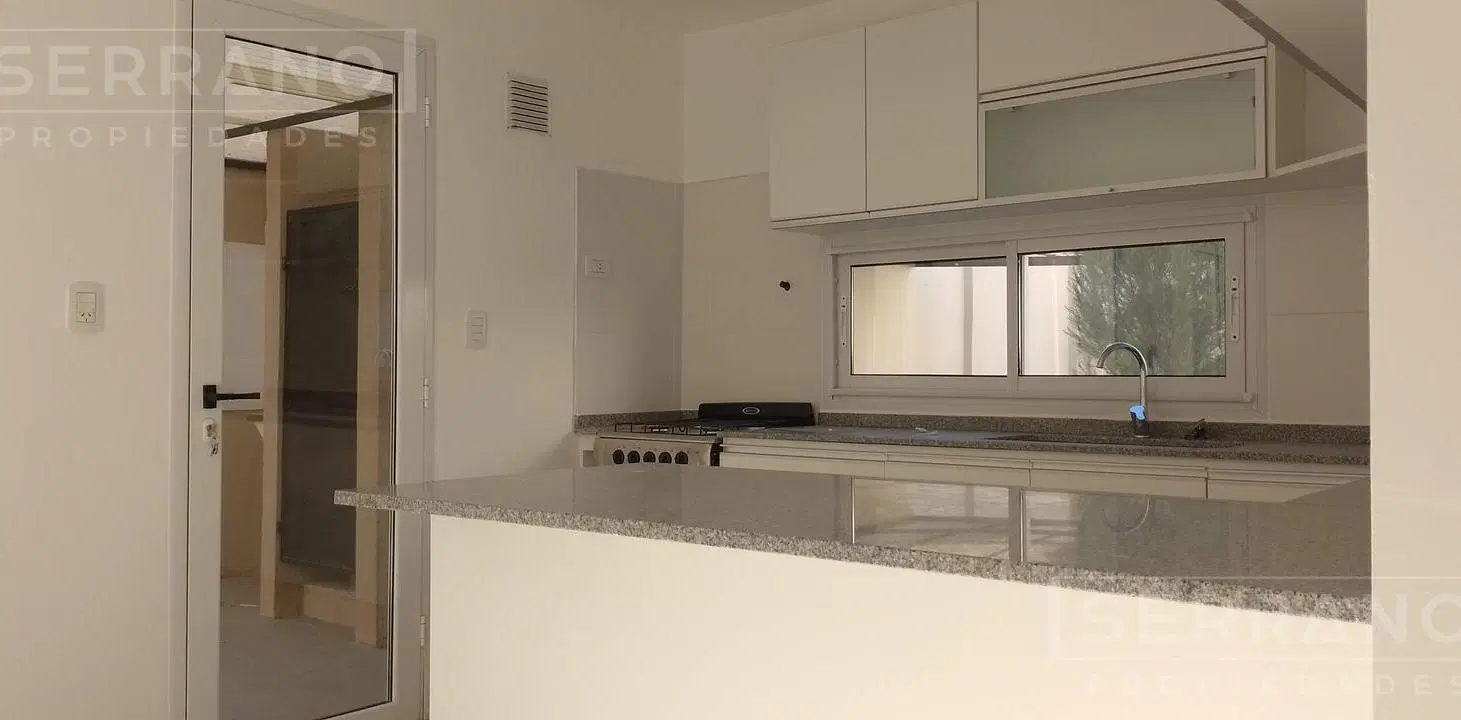 Venta Tríplex a estrenar 6 ambientes jardín en L , parrilla , dos cocheras en Tigre 5