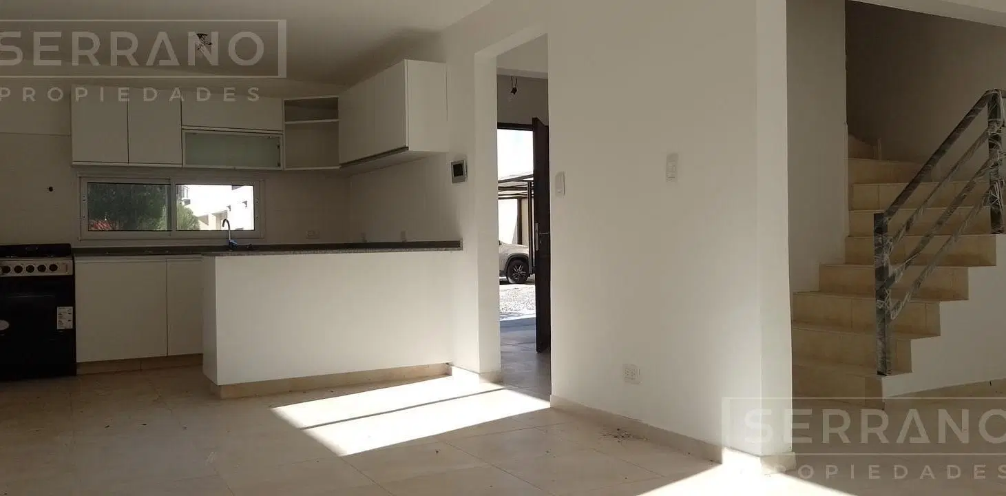 Venta Tríplex a estrenar 6 ambientes jardín en L , parrilla , dos cocheras en Tigre 8