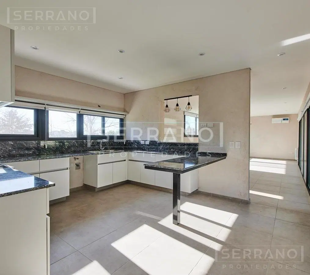 Venta casa 3 dormitorios con pileta en el barrio nautico El Cazal, Escobar 2