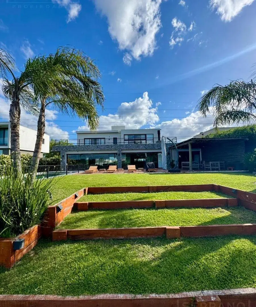 Casa en venta al lago 6 amb en San Benito, Villanueva 2