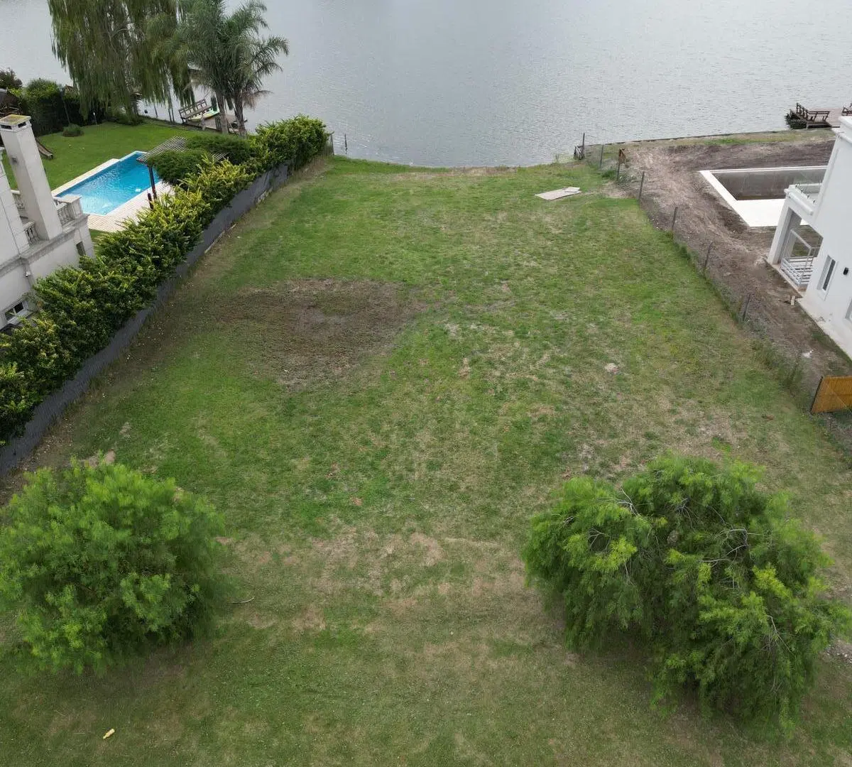 Lote a la laguna en venta, escriturado, Área 6, San Sebastián. Pilar 2