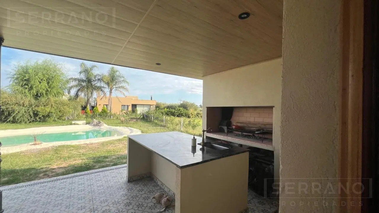 Venta Casa 5 ambientes con Piscina en Barrio Cerrado Los Juncos - Luján 2