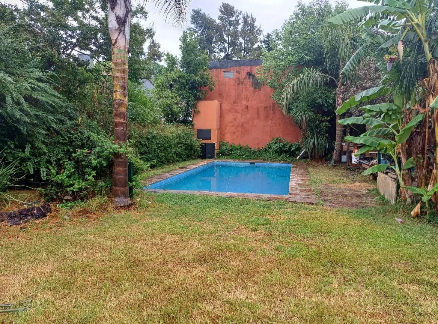 GZA. Venta. Casa 3 ambientes con pileta en terreno de 300m2. Barrio De Vicenzo, Pilar 8