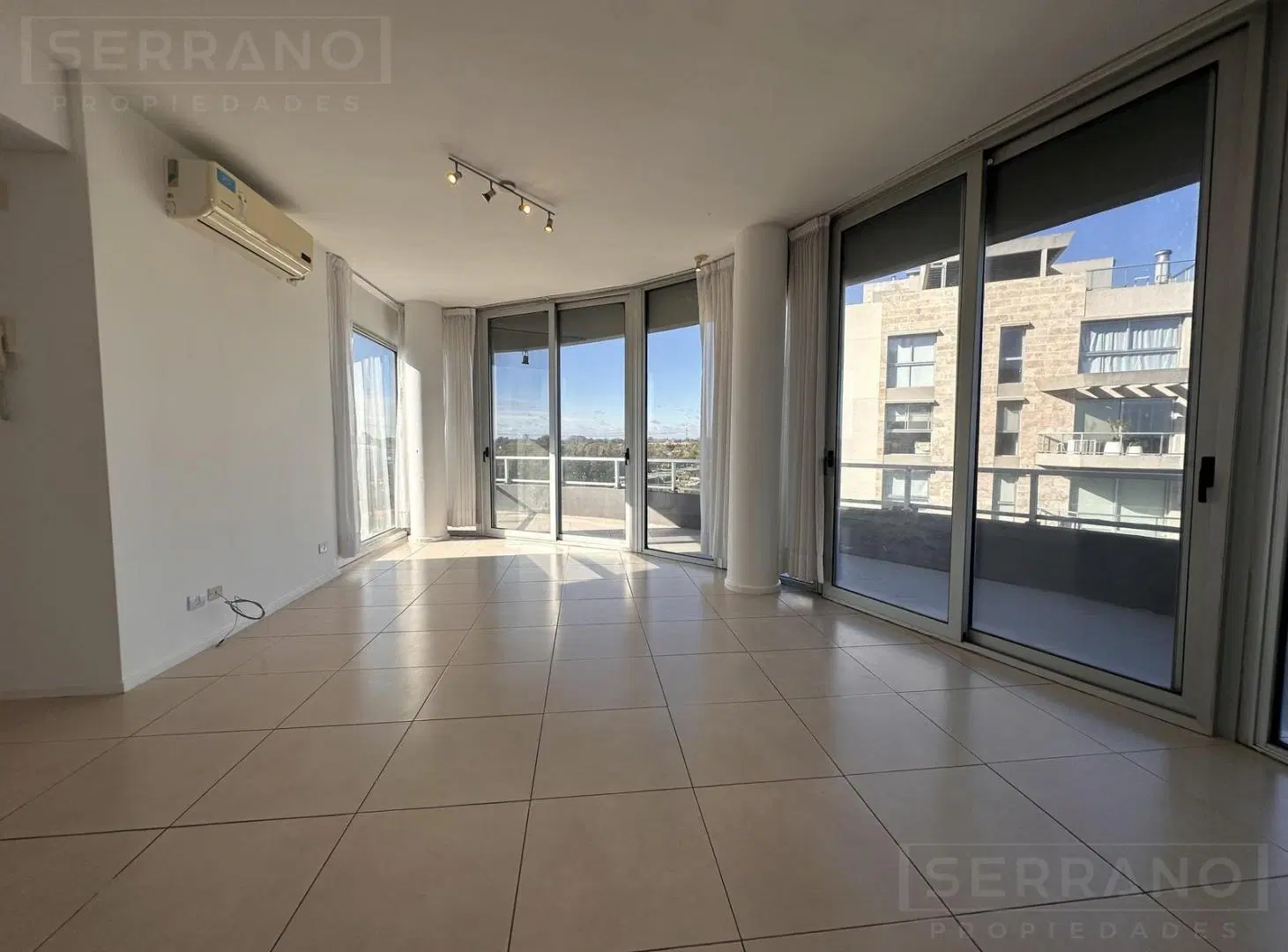 Alquiler Departamento 3 ambientes con cochera en Enyoi, Islas del Golf. Nordelta 3
