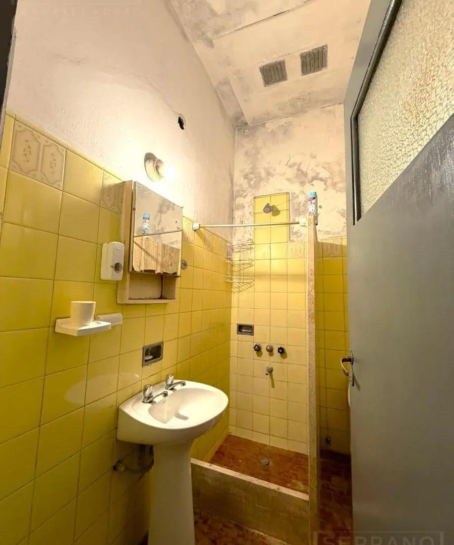 Casa en Planta alta de 3 ambientes con Local a la calle en Venta En San Martín. 8