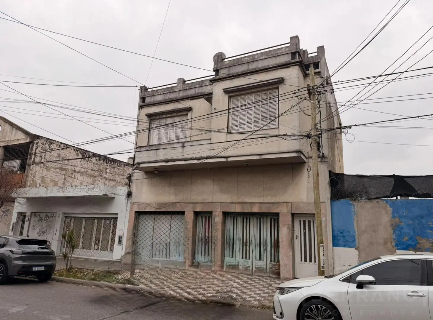 Inmueble en Venta con 3 viviendas local y garaje. Sobre Matheu a 7 de Balbin 3