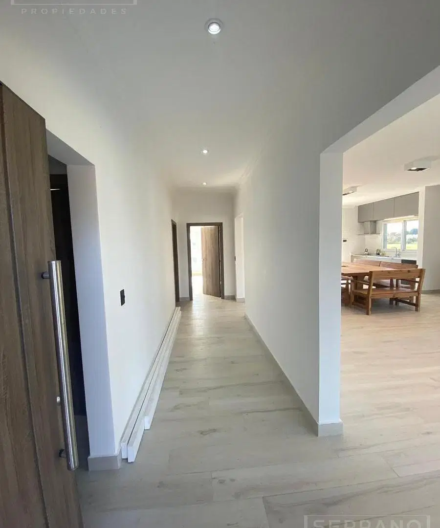 Venta casa a estrenar 3 dormitorios al agua con salida al rio Lujan Barrio Nautico el Cazal. 3