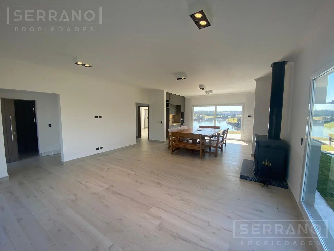 Venta casa a estrenar 3 dormitorios al agua con salida al rio Lujan Barrio Nautico el Cazal. 4