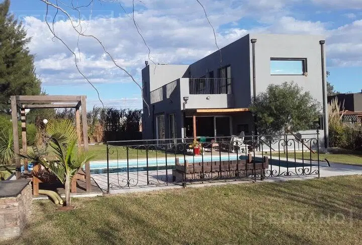 Casa 4 dormitorios, 1 master, Playroom, Piscina, Venta en San Matias, Escobar 1