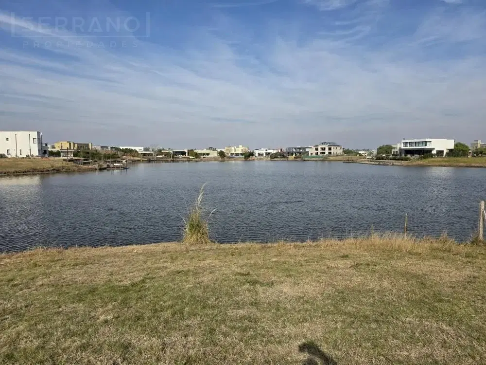 Lote en venta a la laguna en Area 6, apto credito, escriturado, Barrio San Sebastian 1