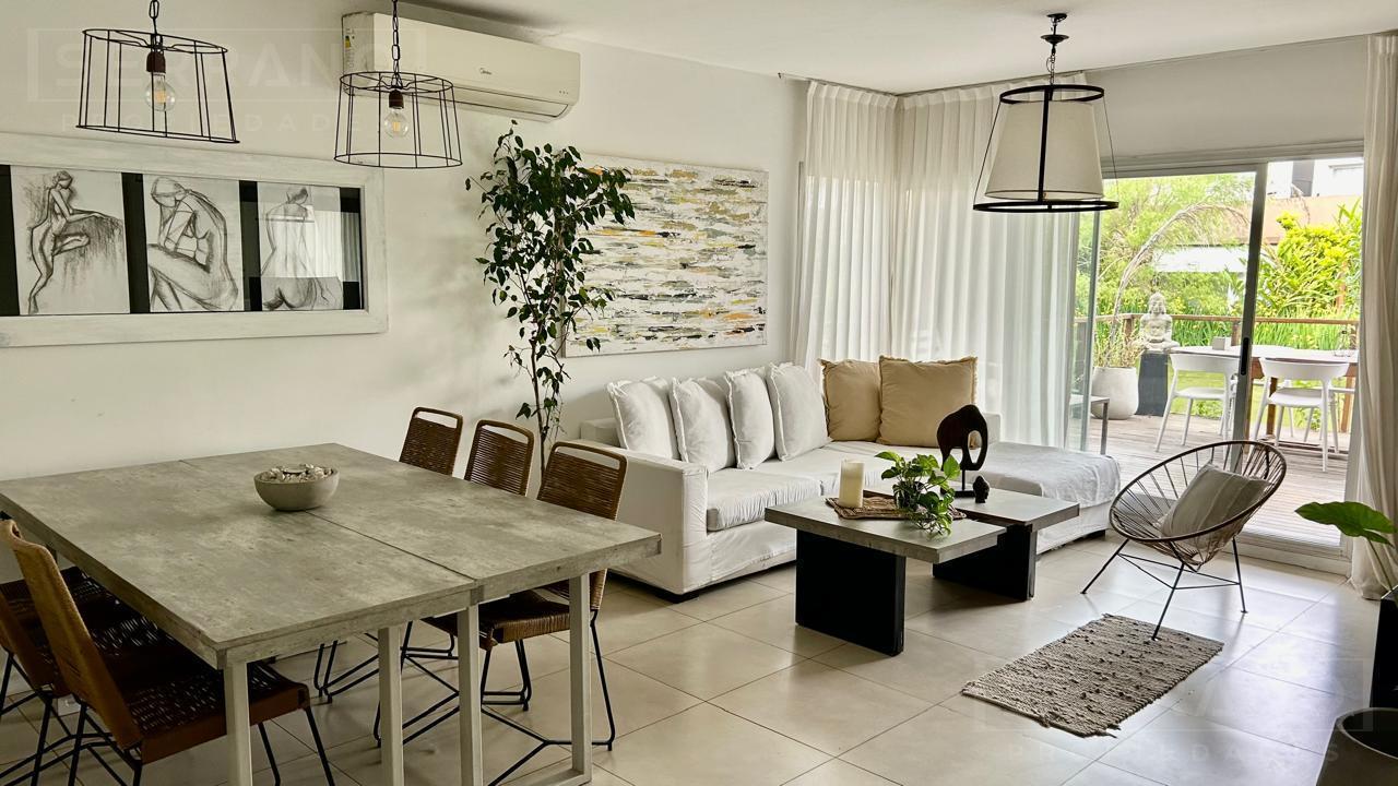 Foto de Venta Triplex de 3 dormitorios sobre al agua en Sendero, Nordelta., imagen 1