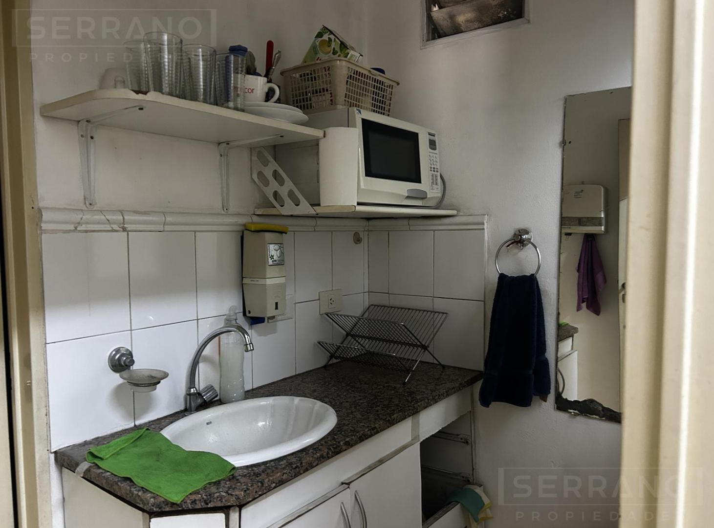 Foto de Venta Galpón con local, oficinas y terreno. 1200 m en Jose Leon Suarez, imagen 2
