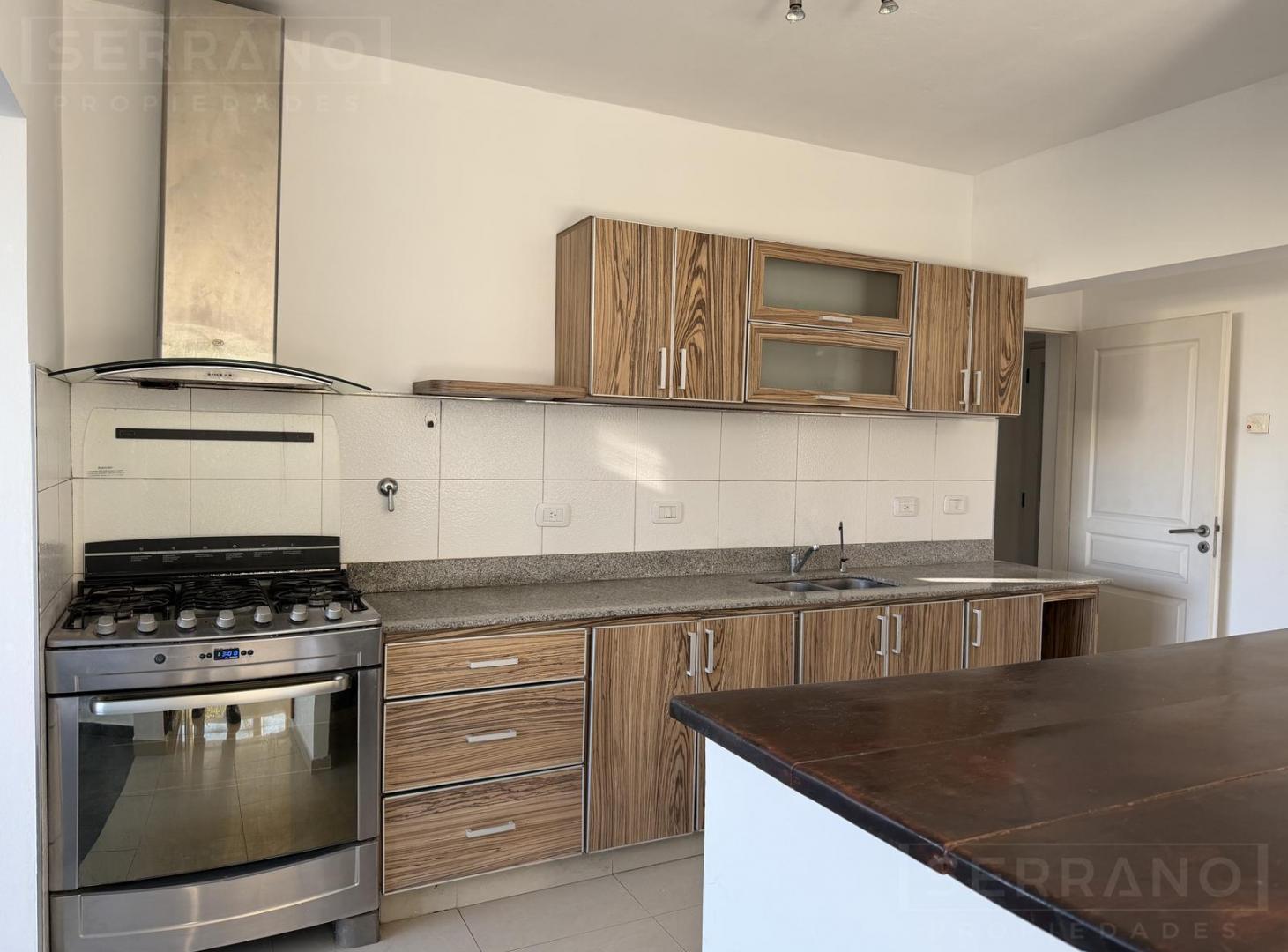 Foto de Venta casa de 6 ambientes con pileta, muelle propio y salida al Río, imagen 2