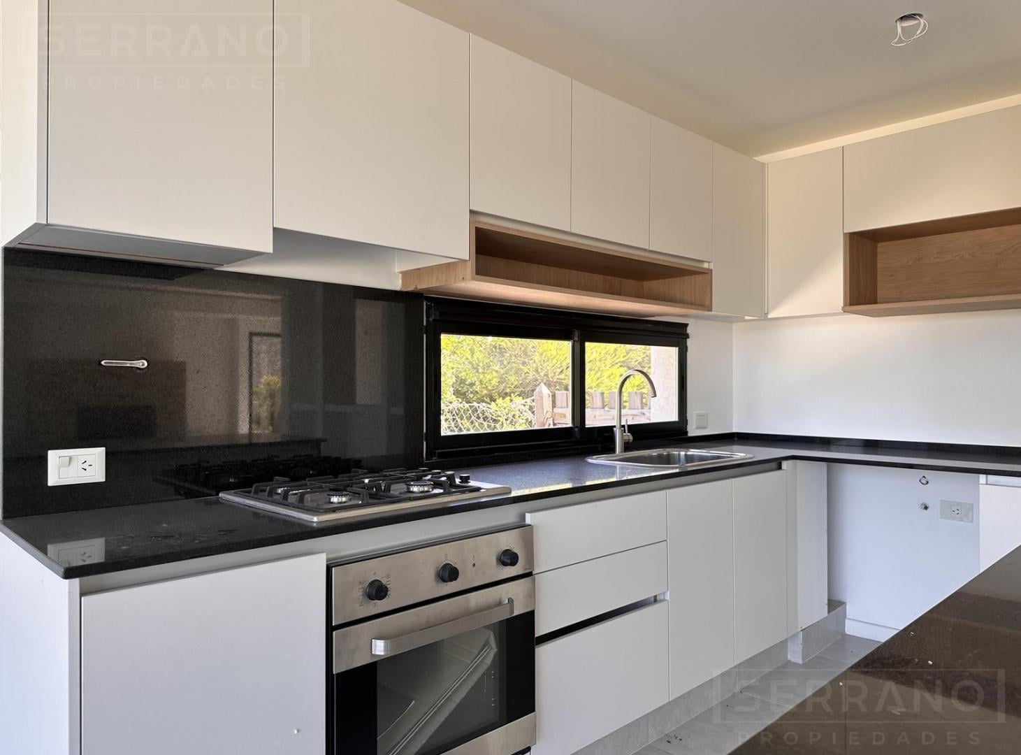 Foto de Casa en alquiler anual a estrenar de 6 ambientes con pileta y vista al, imagen 5