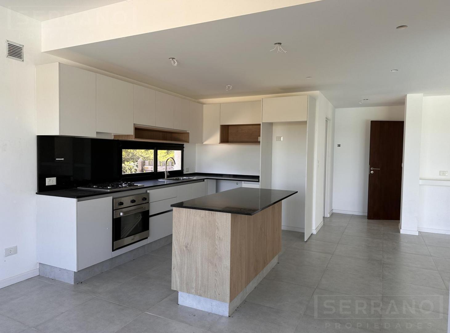 Foto de Casa en alquiler anual a estrenar de 6 ambientes con pileta y vista al, imagen 3