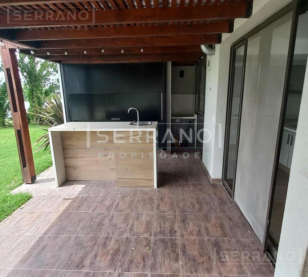 Foto de Venta Casa 4 ambientes con pileta a la laguna en el Canton Norte, imagen 3