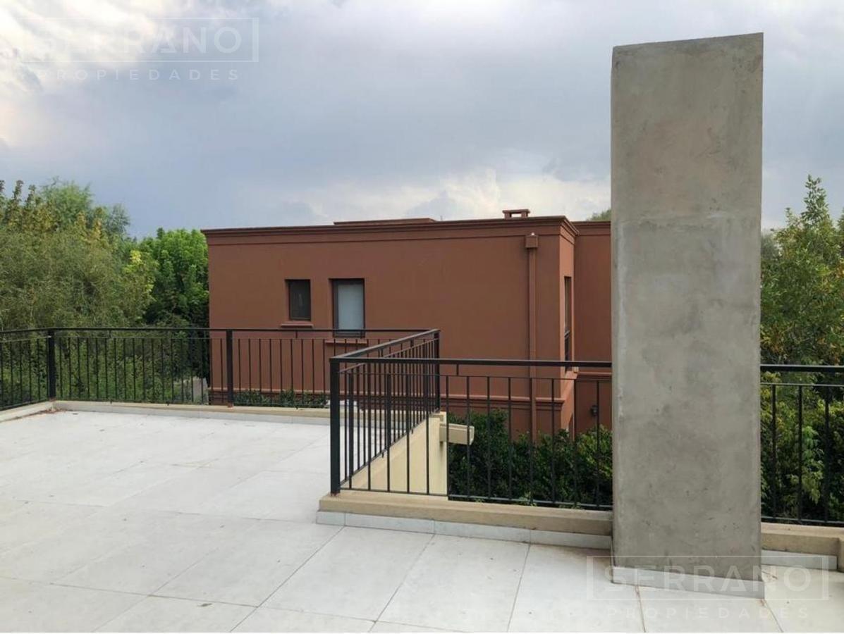 Foto de Casa en Venta en barrio Eucaliptos Haras Santa Maria, Escobar, imagen 1