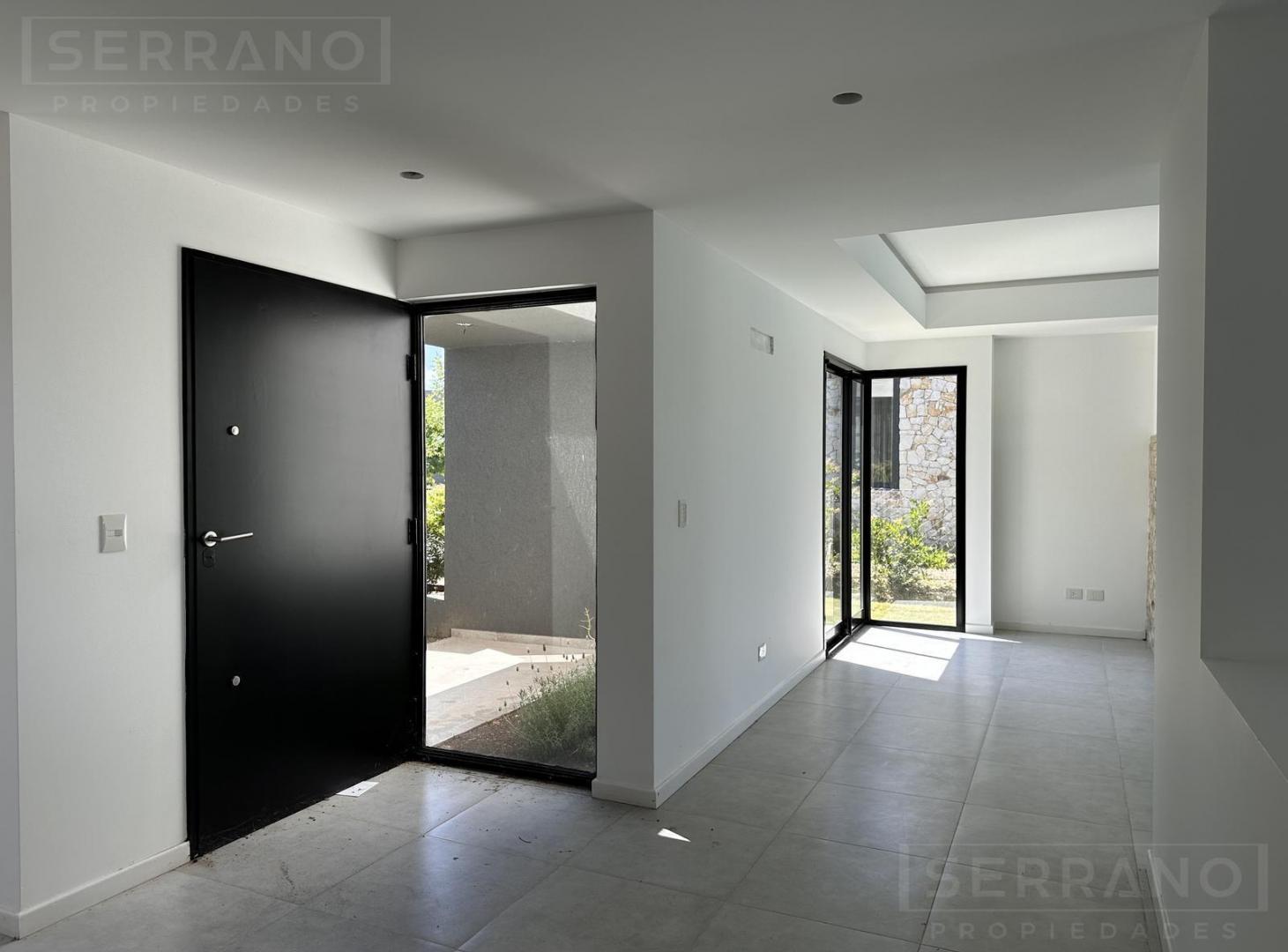 Foto de Casa en alquiler anual a estrenar de 6 ambientes con pileta y vista al, imagen 4