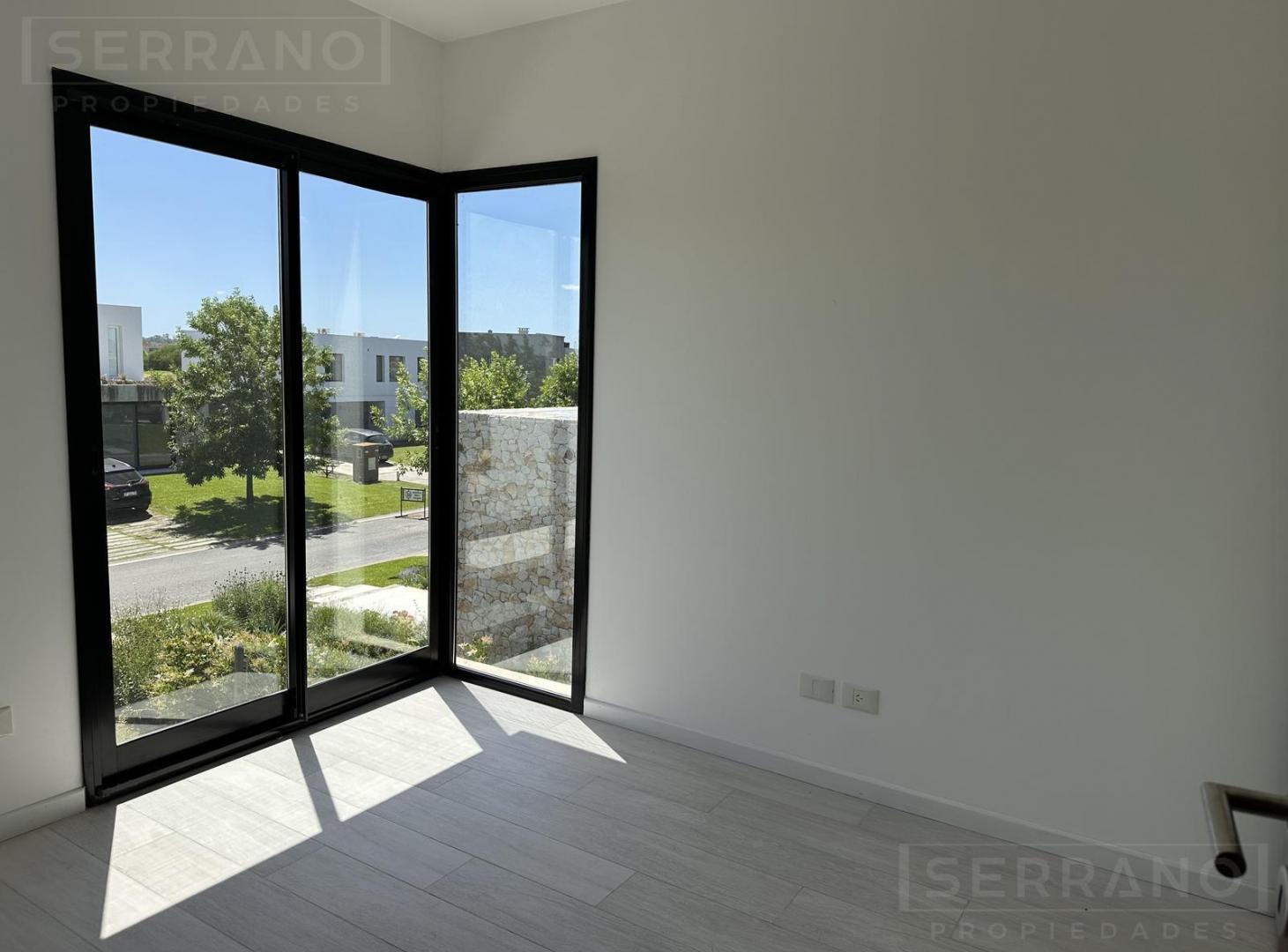 Foto de Casa en alquiler anual a estrenar de 6 ambientes con pileta y vista al, imagen 5