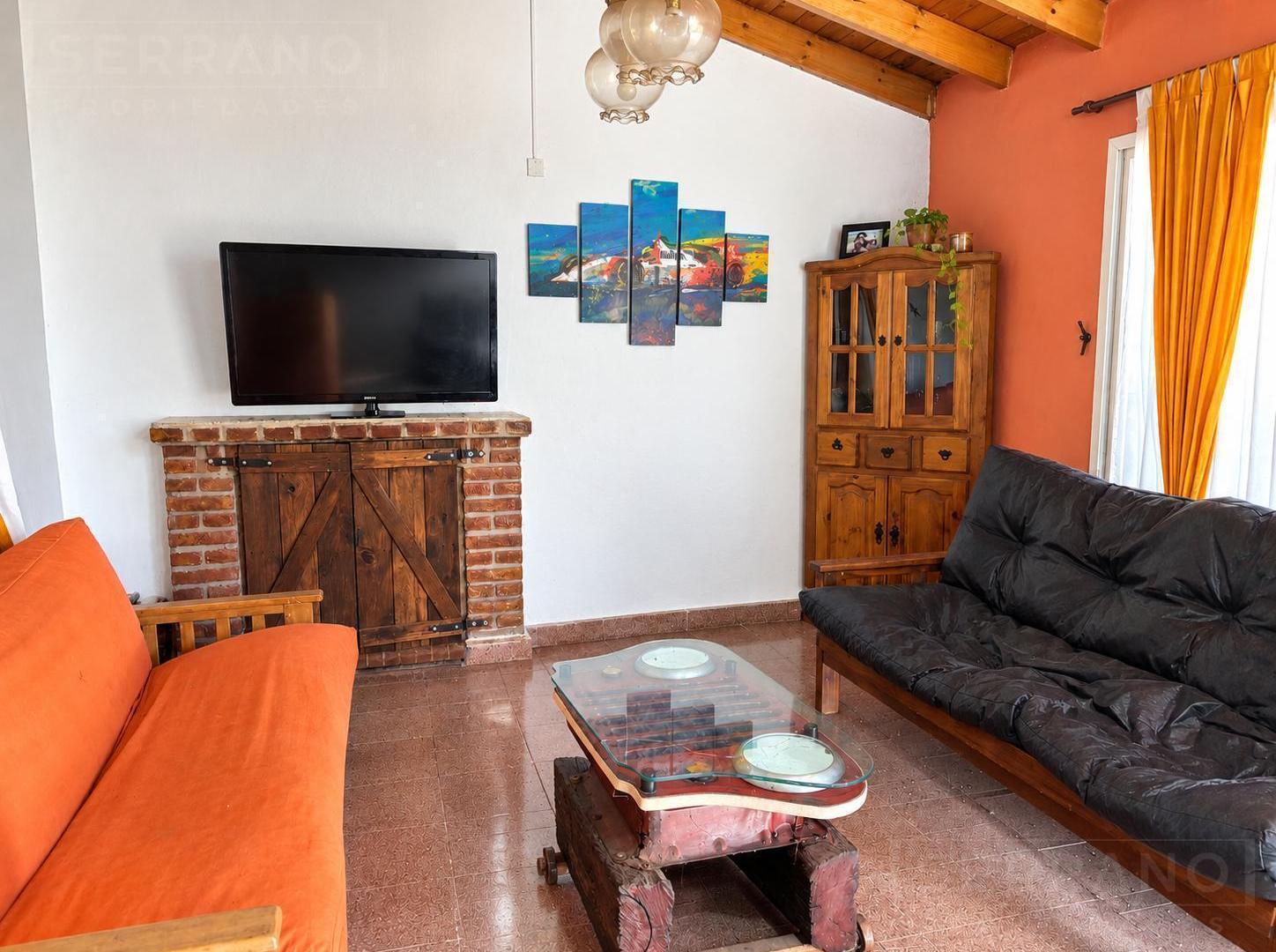 Foto de Venta casa 3 ambientes con pileta, en lote de 730m2, calle G. De La, imagen 1