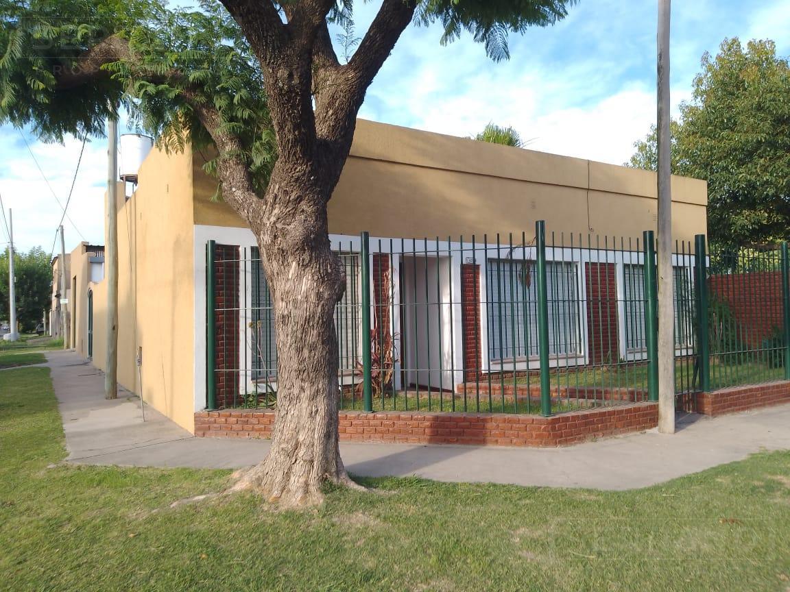 Foto de Venta casa en Baradero Centro con opcion de galpón., imagen 1