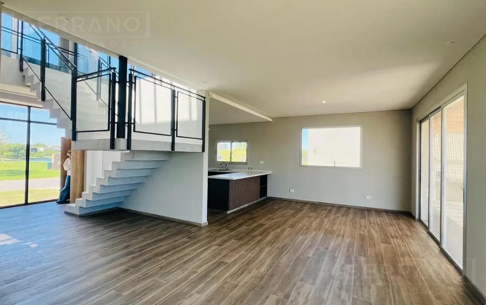 Foto de Venta Casa 7 Ambientes con Salida a la Laguna en San Sebastián, Escobar, imagen 2