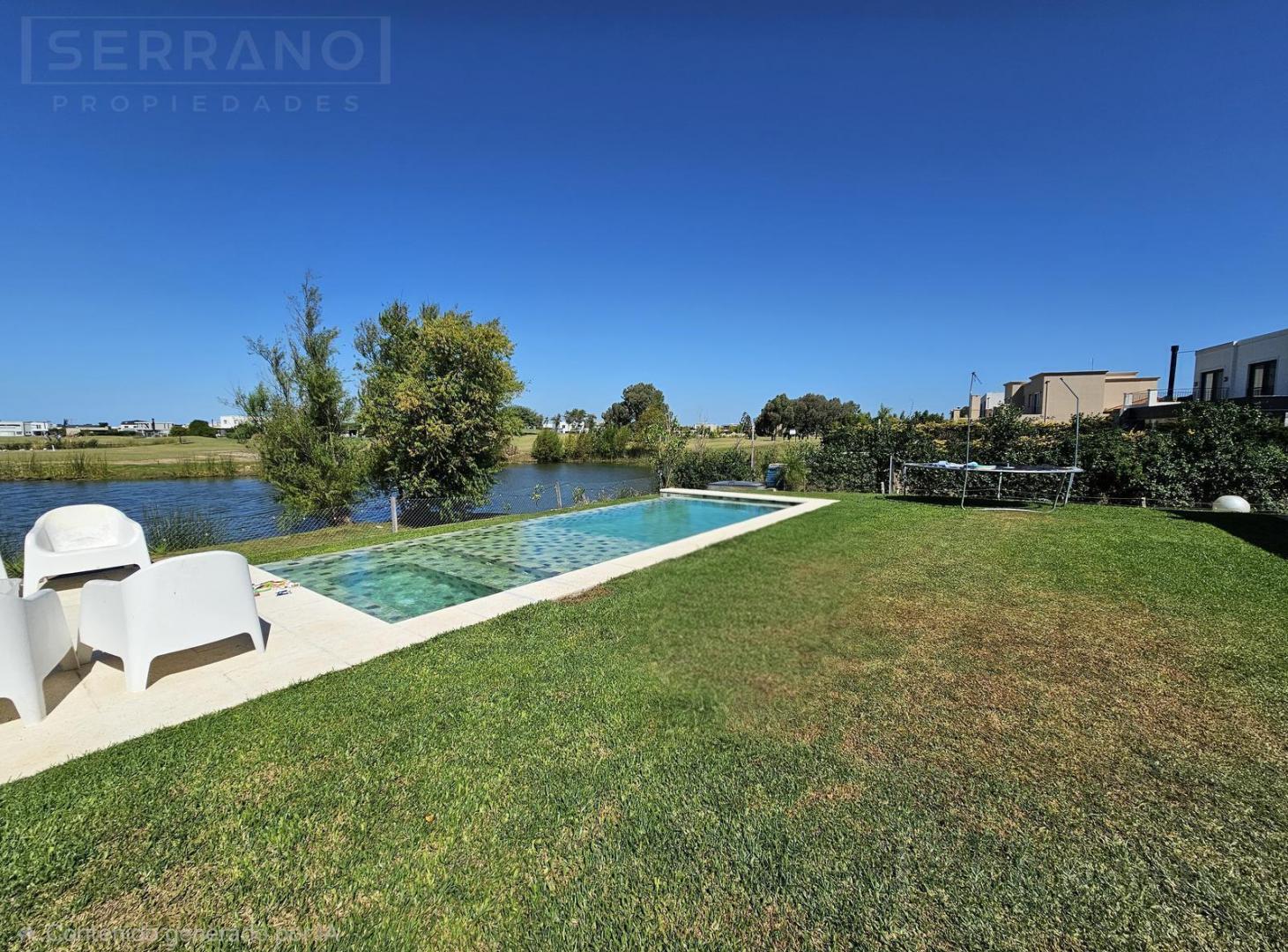 Foto de Venta casa 5 ambientes con vista al agua y al golf en el Canton, Escobar, imagen 2