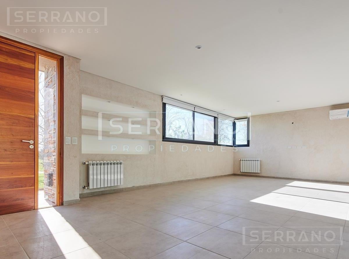 Foto de Venta casa 3 dormitorios con pileta en el barrio nautico El Cazal, imagen 1