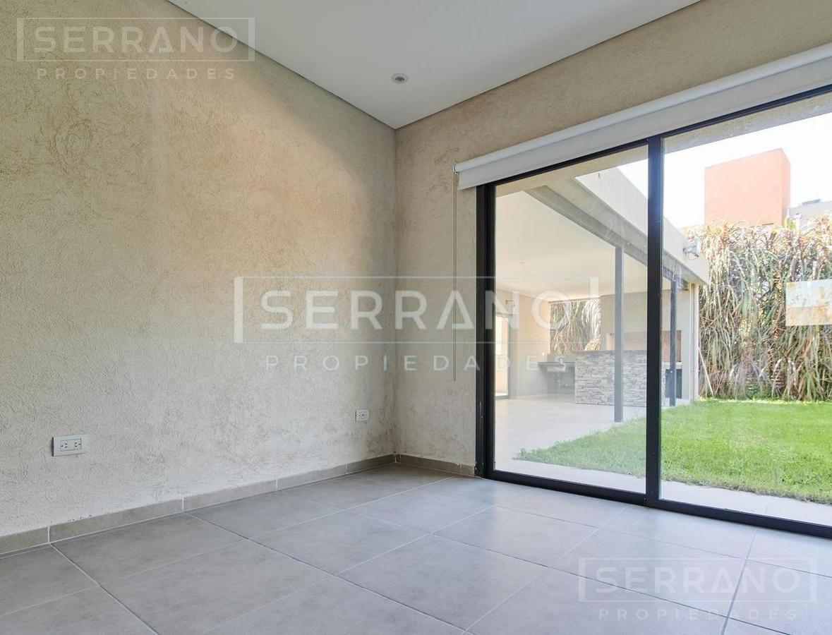 Foto de Venta casa 3 dormitorios con pileta en el barrio nautico El Cazal, imagen 3
