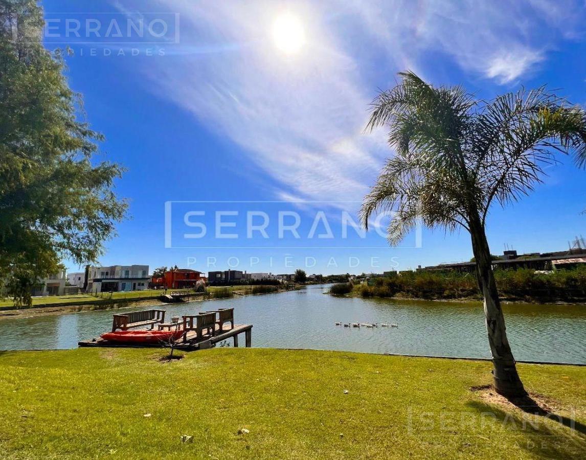 Foto de Venta Casa 4 ambientes con pileta a la laguna en el Canton Norte, imagen 1