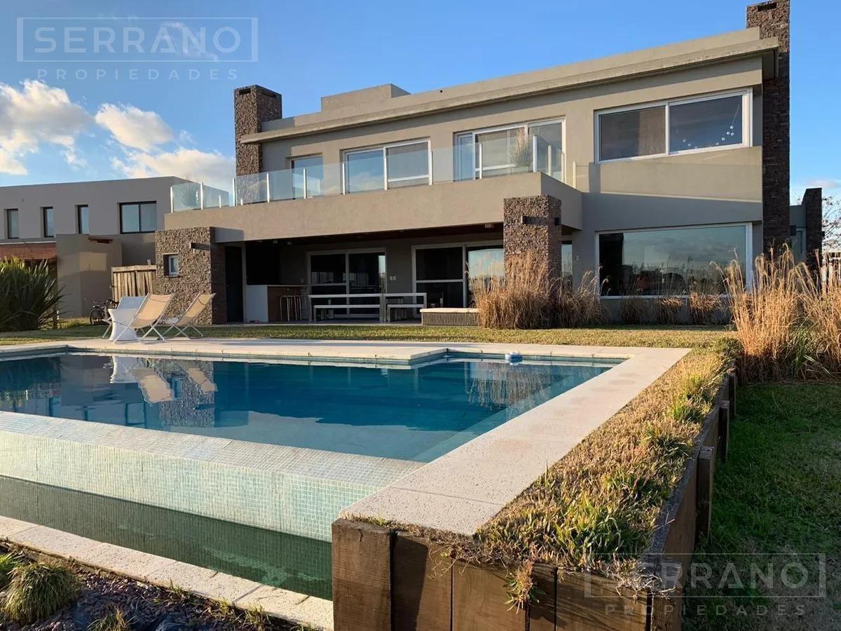 Foto de Venta casa a la laguna con tres dormitorios mas escritorio y playroom, imagen 3