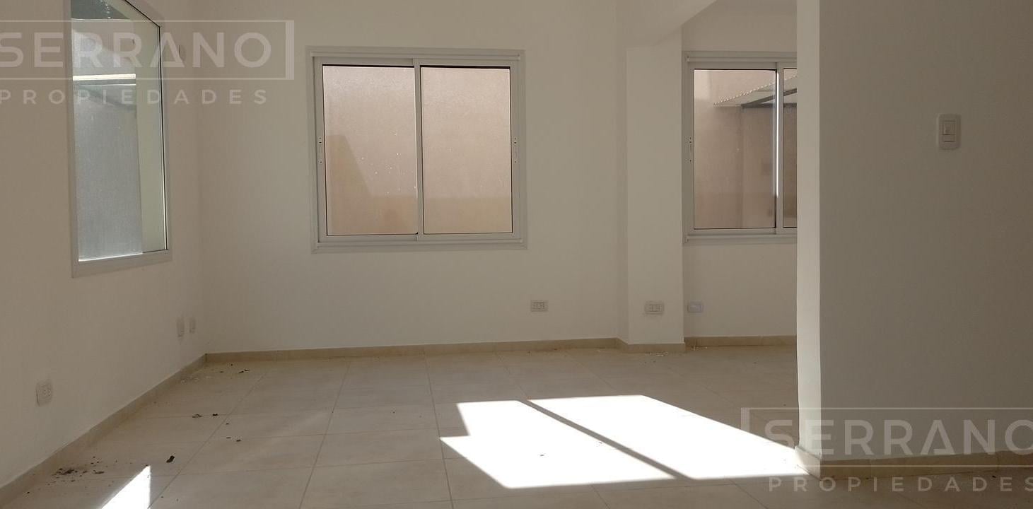 Foto de Venta Tríplex a estrenar 6 ambientes jardín en L , parrilla , dos, imagen 5