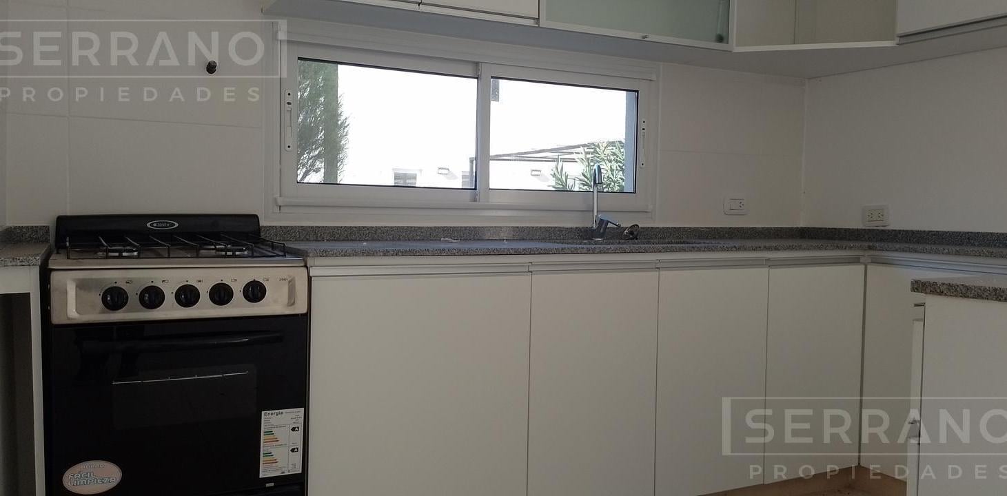 Foto de Venta Tríplex a estrenar 6 ambientes jardín en L , parrilla , dos, imagen 2