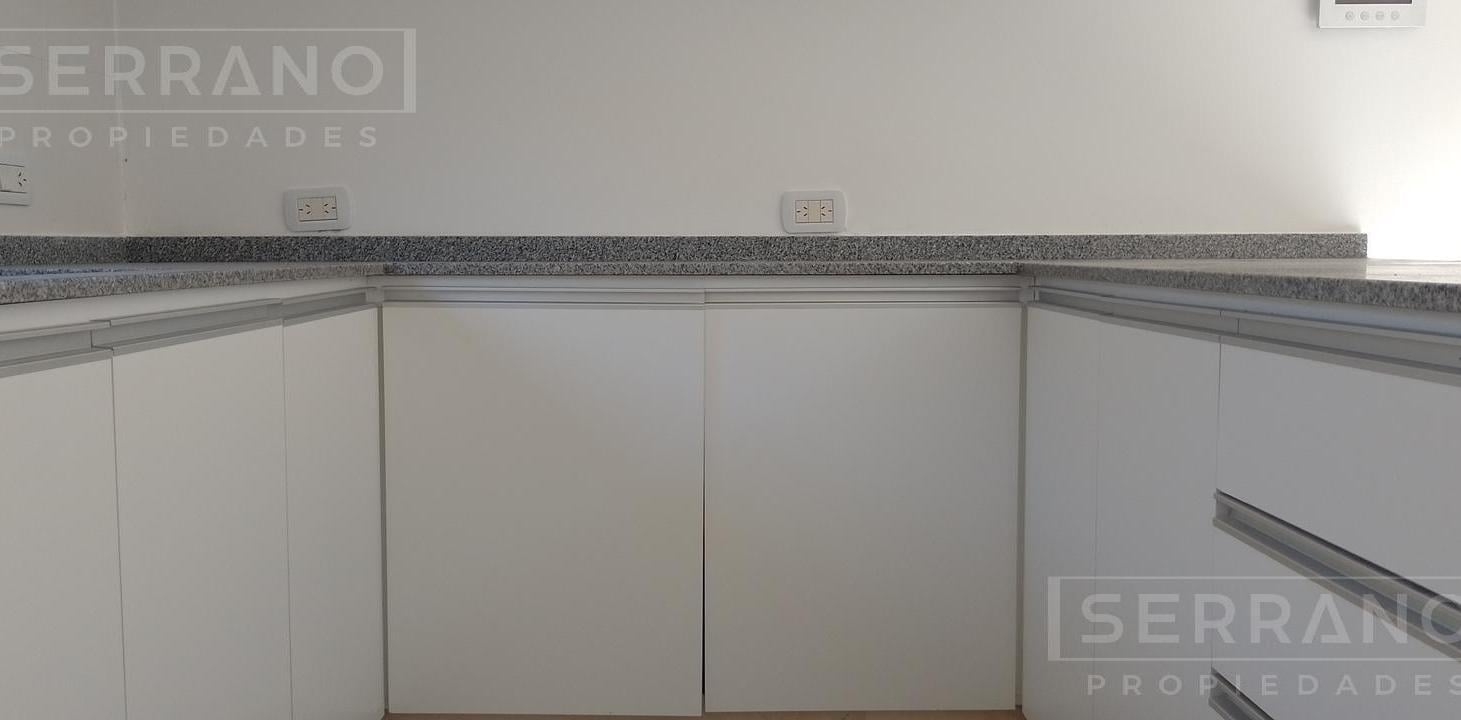 Foto de Venta Tríplex a estrenar 6 ambientes jardín en L , parrilla , dos, imagen 4