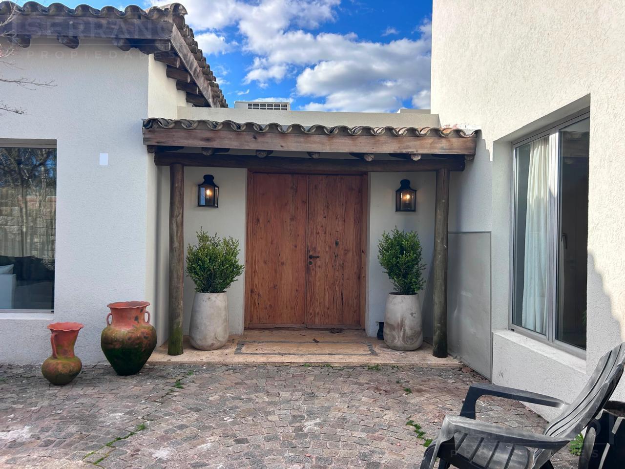 Foto de Alquiler Casa, 4 ambientes en una sola planta, Barrio Santa Maria de, imagen 1
