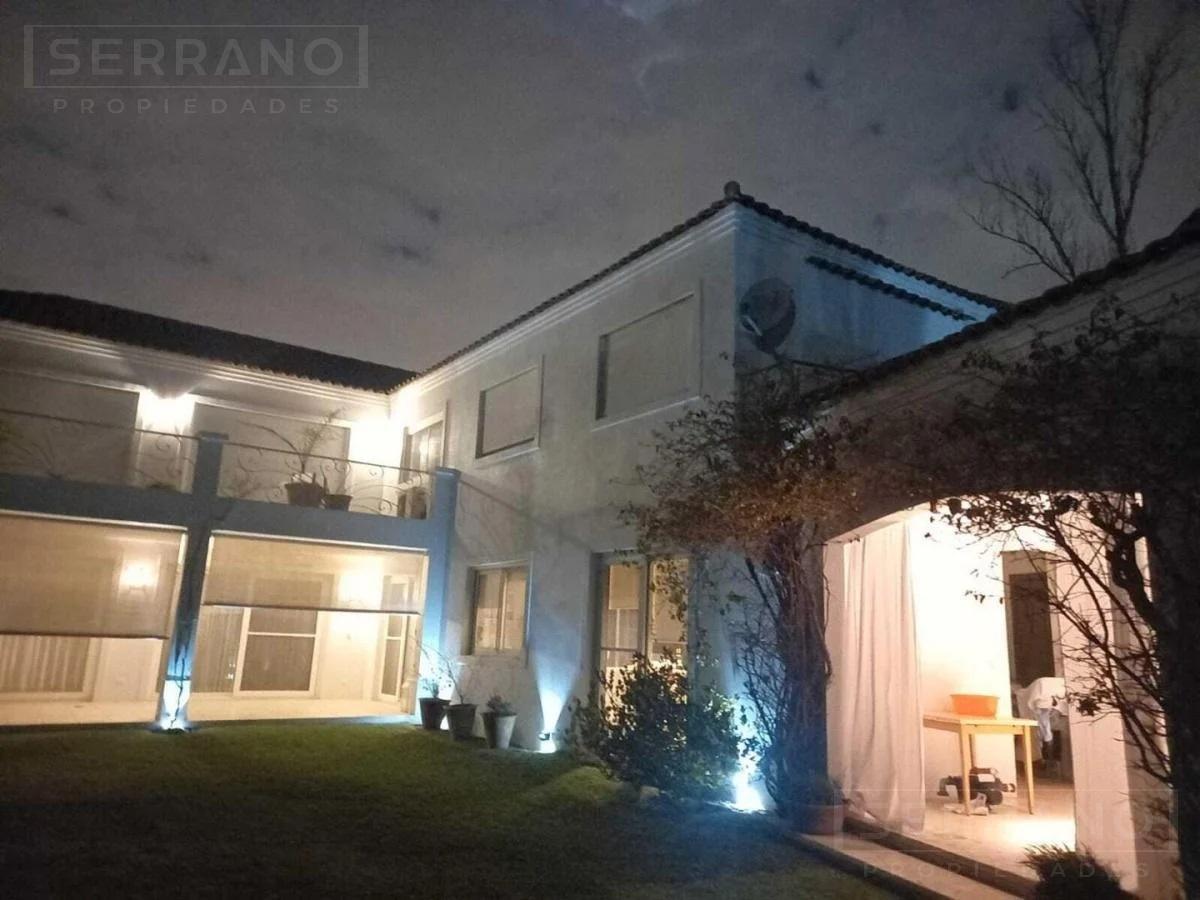 Foto de Venta Casa 5 ambientes con Jardin y Piscina Barrio cerrado Solares del, imagen 3
