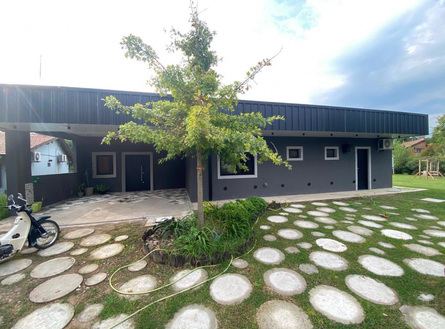 Foto de Casa en Venta de 4 ambientes sobre Lote de 969 m2 y pileta. Parque, imagen 2