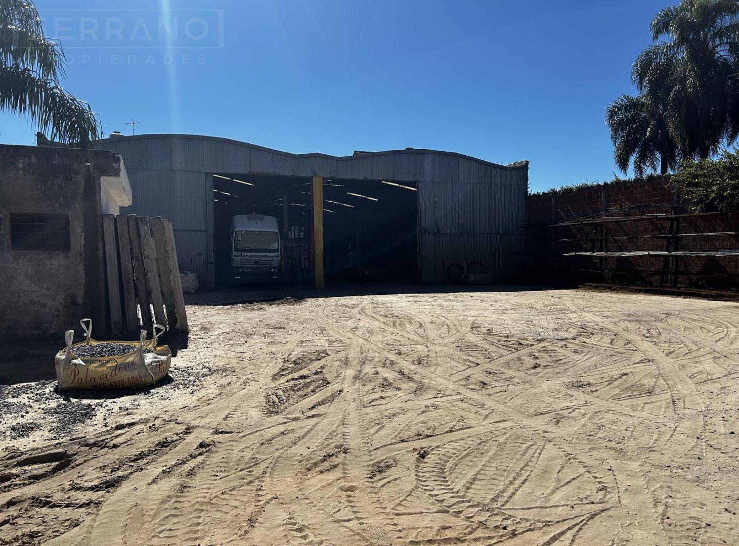 Foto de Venta Galpón con local, oficinas y terreno. 1200 m en Jose Leon Suarez, imagen 2