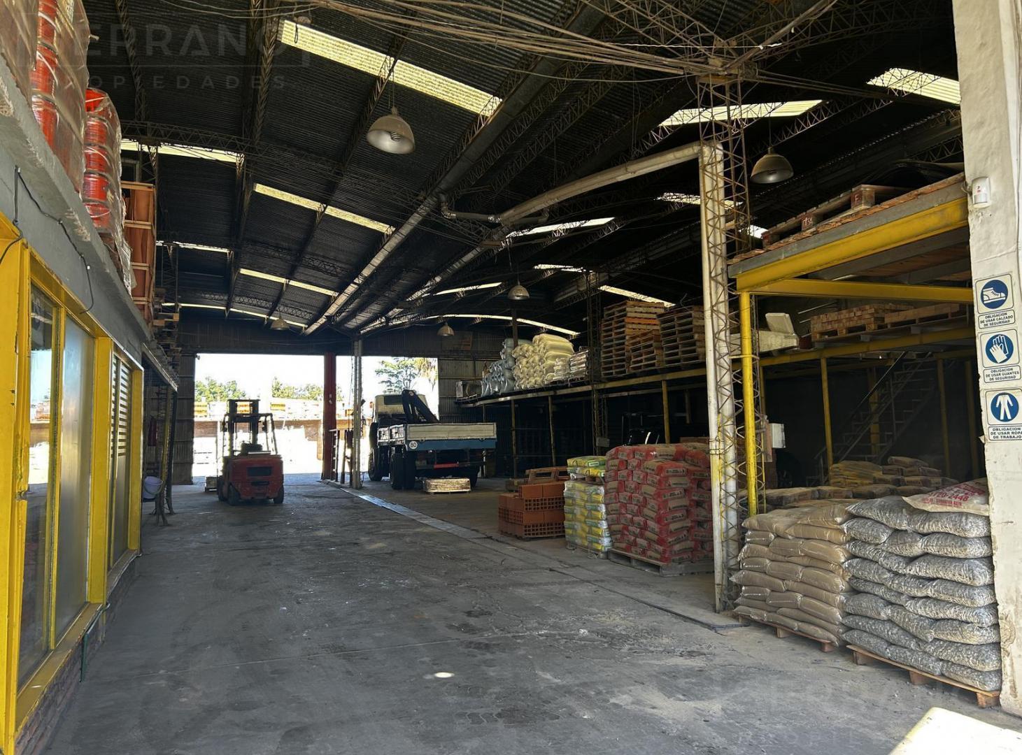 Foto de Venta Galpón con local, oficinas y terreno. 1200 m en Jose Leon Suarez, imagen 4