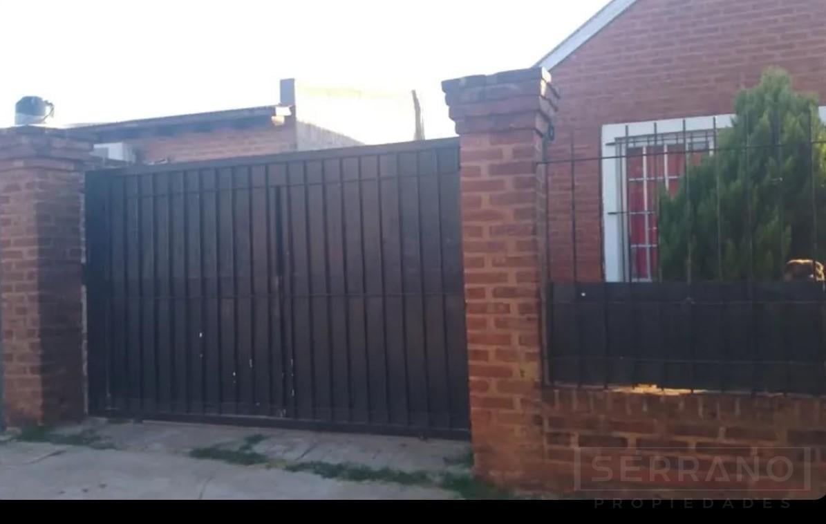 Foto de venta casa 4 ambientes en el Centro de Cañuelas. Apto credito, imagen 2