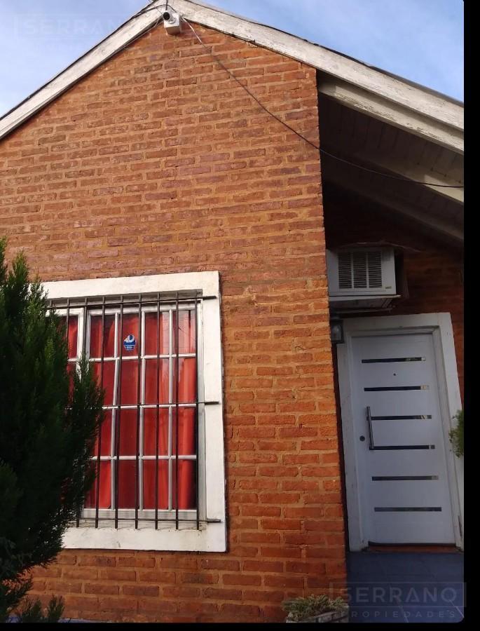 Foto de venta casa 4 ambientes en el Centro de Cañuelas. Apto credito, imagen 1