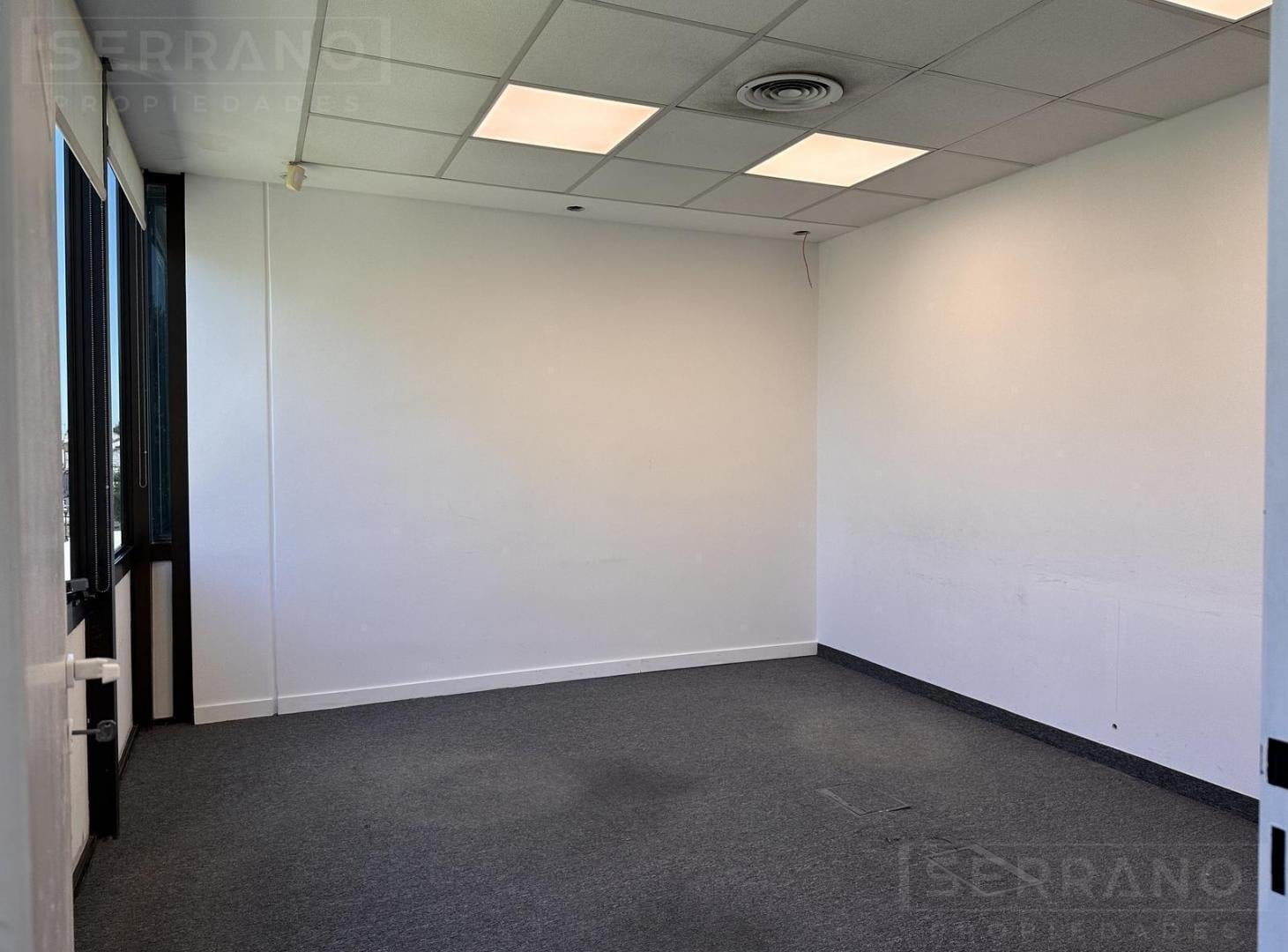 Foto de Oficina en alquiler en planta baja de 278m2 con 5 cocheras en Martínez, imagen 1