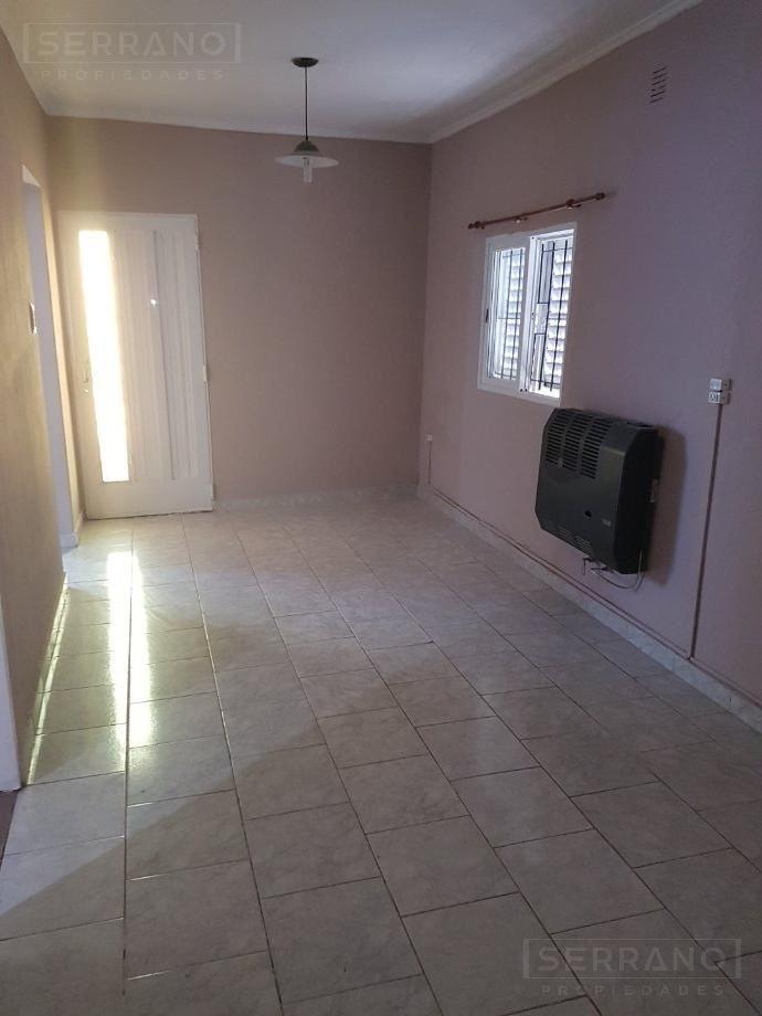 Foto de Venta o permuta casa 3 amb con excelente ubicación. Lanusse, imagen 2