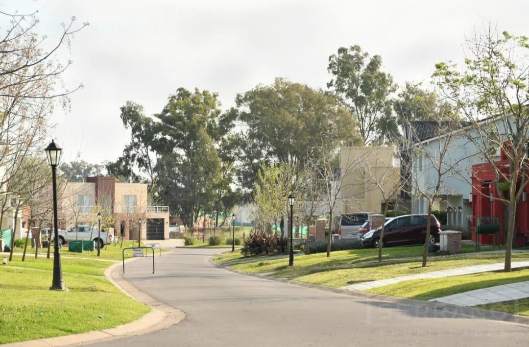 Foto de Venta Lote en barrio Santa Sofia frente a Barrio Santa Elena Pilar del, imagen 2