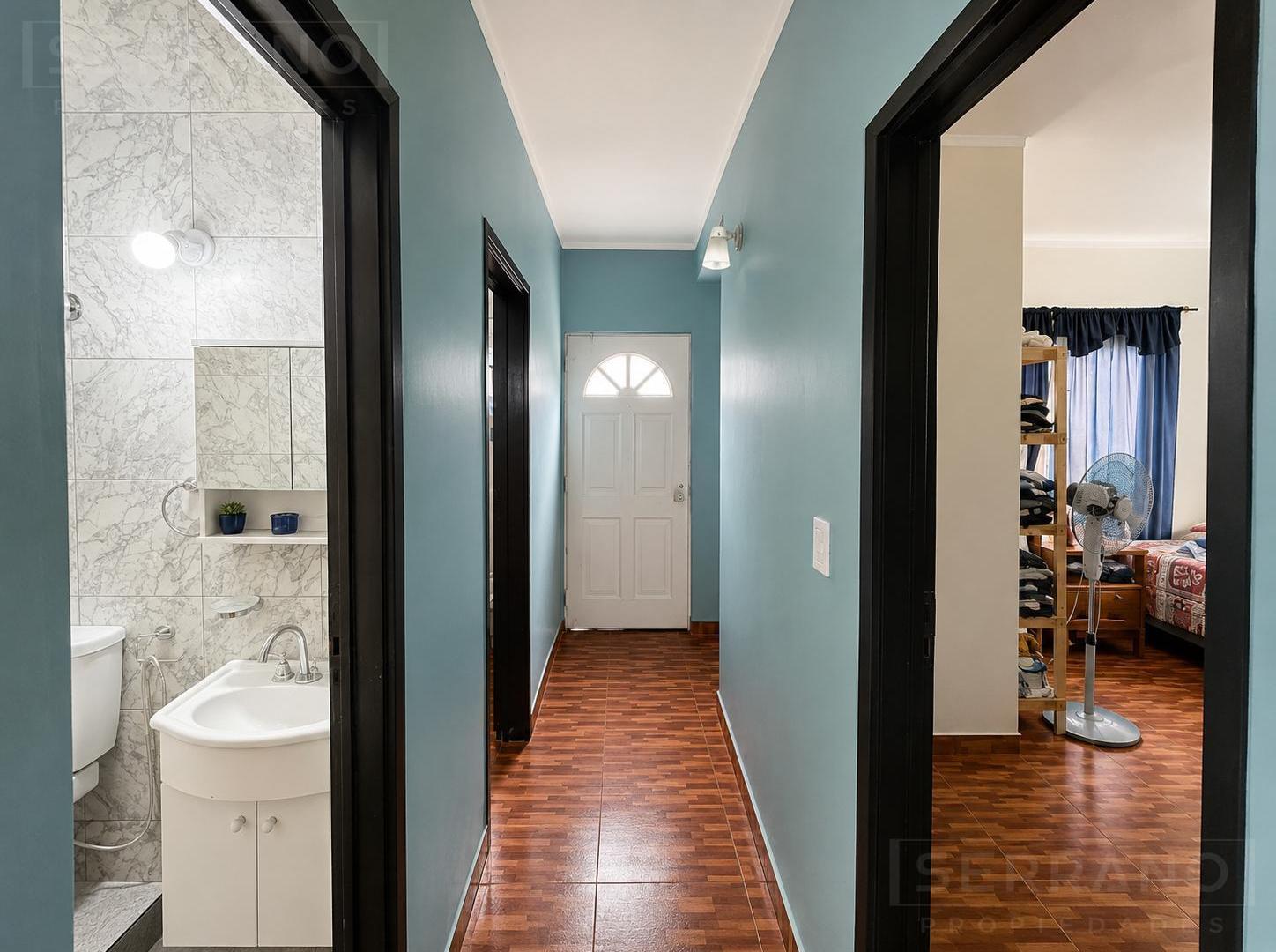Foto de Venta. Casa de 5 Ambientes, 4 Dormitorios, 2 baños, con Jardin y, imagen 5