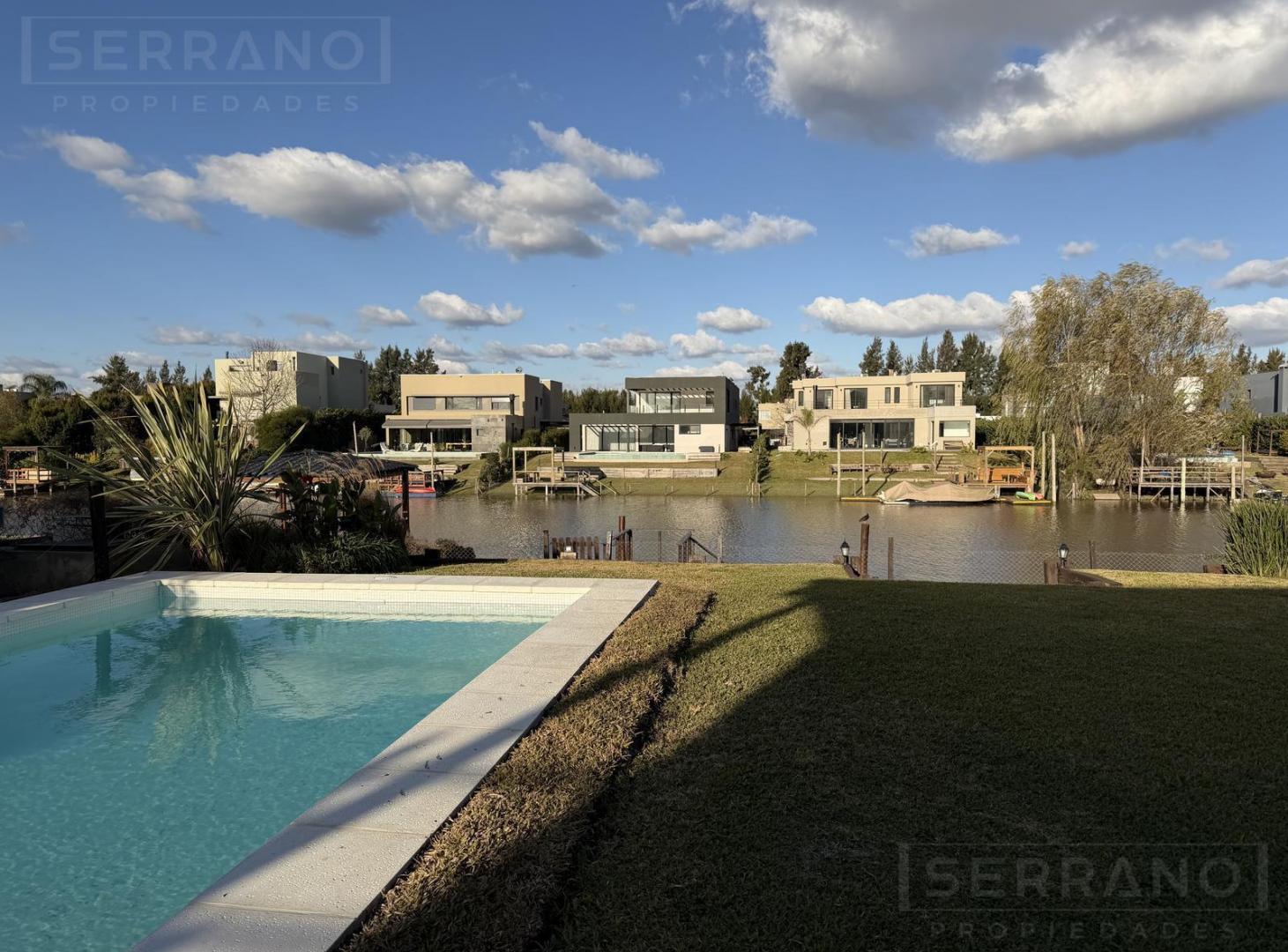 Foto de Alquiler casa de 6 ambientes con pileta, muelle propio y salida al Río, imagen 1
